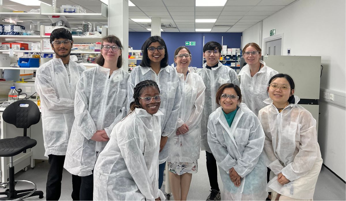 Lucy's STEMM students during lab visit